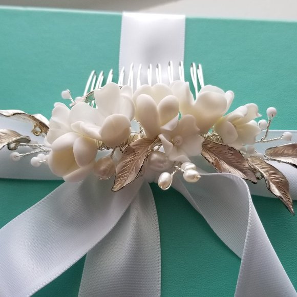 Bridal Hair Comb Silver Leaves, White flowers and Pearl Wedding Hair Accessories - Picture 5 of 6